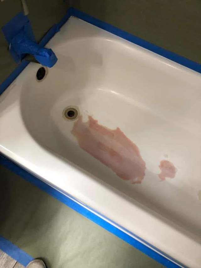 Bathtub Refinishing before