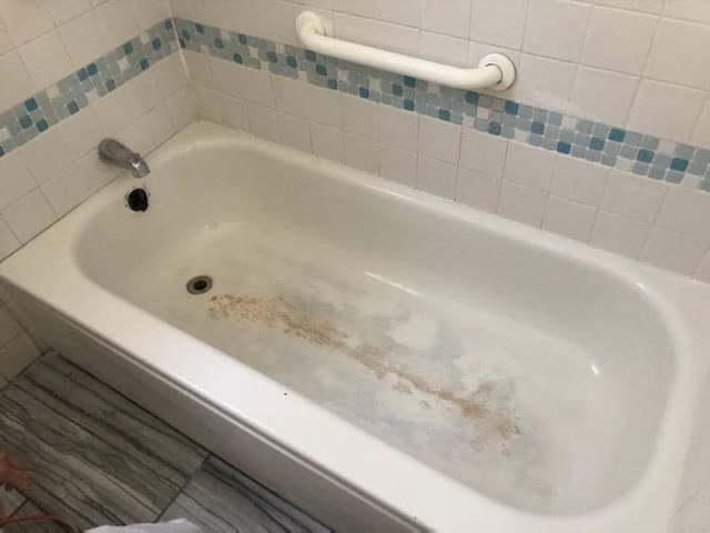 Bathtub Refinishing before